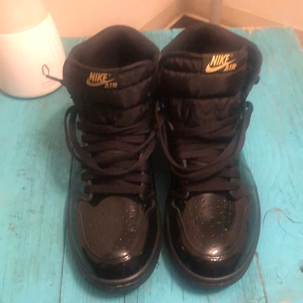 Jordan 1 metallic gold worn once no box got destroyed